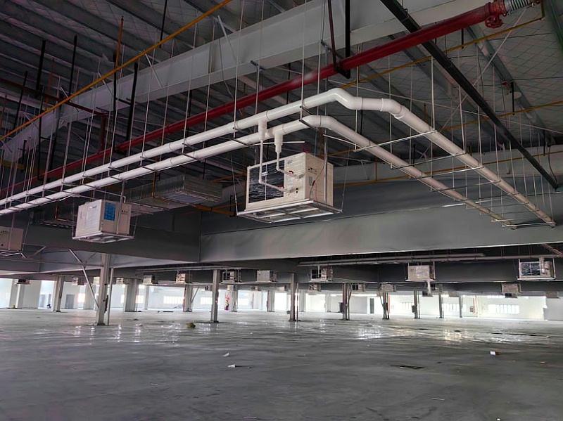 大型制衣廠房車間降溫安裝181臺星科工業(yè)蒸發(fā)冷省電空調(diào),環(huán)保節(jié)能省電 大型制衣廠房車間降溫安裝181臺星科工業(yè)蒸發(fā)冷省電空調(diào),環(huán)保節(jié)能省電